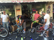 بالصور: اقبال كبير على الدراجات الهوائية بيافا في "يوم الغفران"